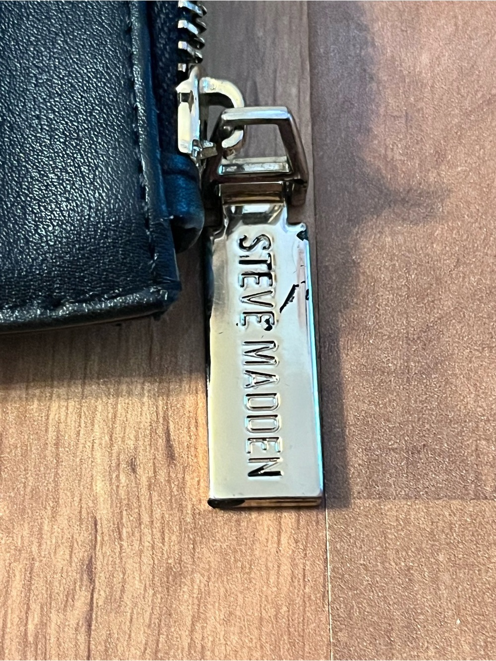 Steve Madden Black Zip-Around Leather Wallet - Picture 4 of 5